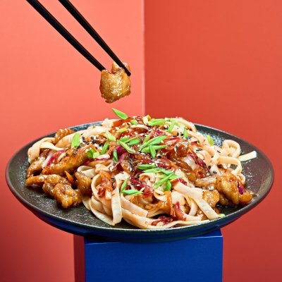 Сладкий чили WOK с цыпленком